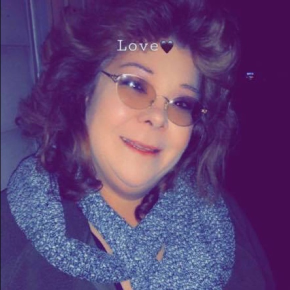 Meet your Posher, Maureen - Picture 2 of 2